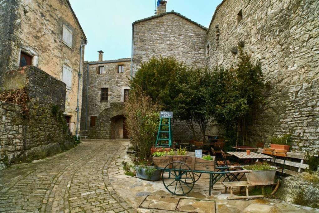 T 2 Dans Village Vacances 3 *** A Saint Geniez 2 Piscines Chauffee Pierrefiche  Eksteriør bilde